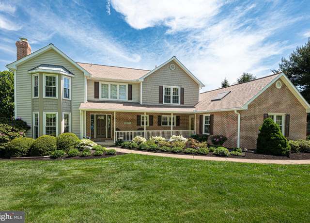 Property at 10 N Iroquois Ln, Chester Springs, PA 19425, 4 beds, 2.5 baths
