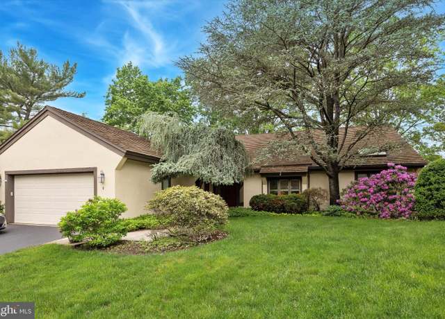Property at 8 Fetlock Ln, Blue Bell, PA 19422, 2 beds, 2.5 baths
