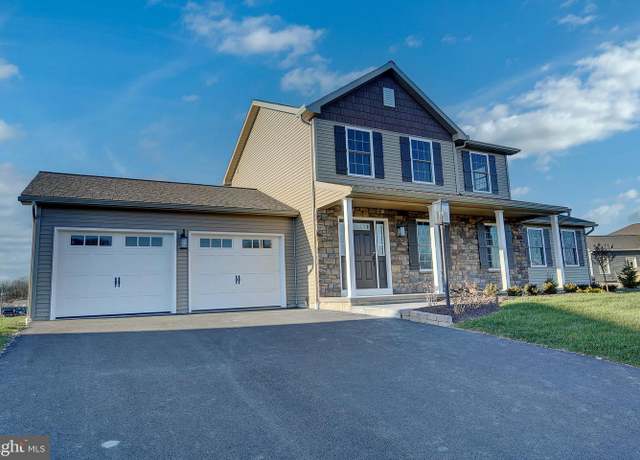 Property at 34 Oakmont Ct, Selinsgrove, PA 17870, 4 beds, 2.5 baths