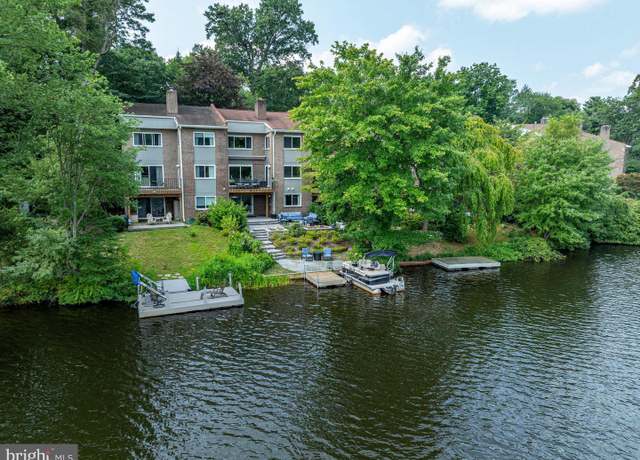 Property at 1605 Greenbriar Ct, Reston, VA 20190, 4 beds, 3.5 baths