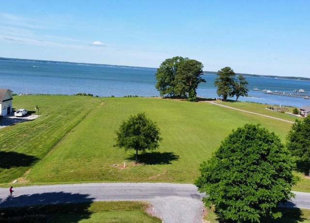 Property at 4 River Village Dr, Weems, VA 22576