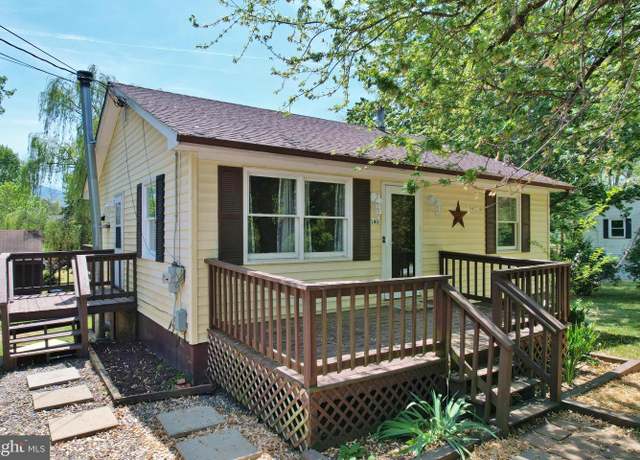Property at 140 Wayland Dr, Stanley, VA 22851, 3 beds, 1.5 baths
