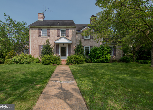 Property at 410 Country Club Dr, Wilmington, DE 19803, 5 beds, 3.5 baths