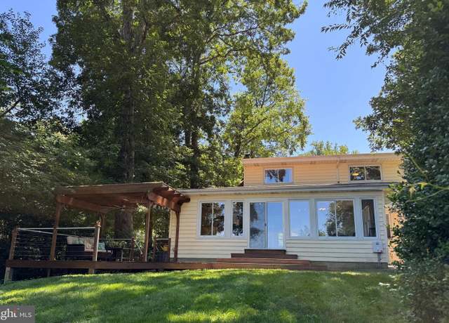Property at 2946 Edgewater Dr, Edgewater, MD 21037, 4 beds, 2 baths