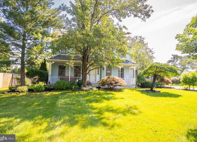 Property at 10 Chelsea Ct, Dayton, NJ 08810, 4 beds, 2.5 baths