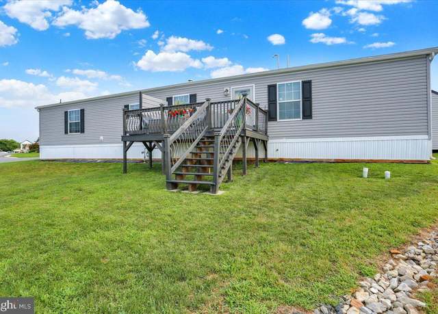 Property at 1038 Barberry Ave, Reading, PA 19605, 2 beds, 2 baths