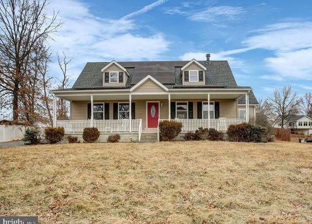Property at 124 W Hunter Rd, Carlisle, PA 17015, 4 beds, 3 baths
