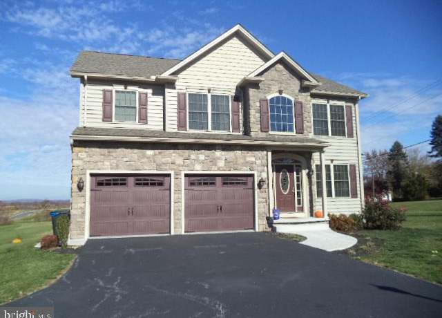 Property at 2 Martins Ridge Dr, Hanover, PA 17331, 4 beds, 2.5 baths