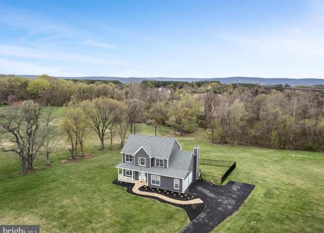 Property at 39918 Canterfield Ct, Lovettsville, VA 20180, 5 beds, 3.5 baths