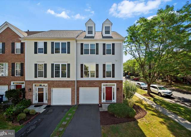Property at 42860 Golf View Dr, Chantilly, VA 20152, 3 beds, 3.5 baths