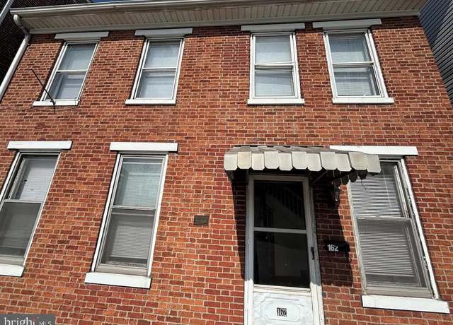 Property at 162 York St, Gettysburg, PA 17325, 5 beds, 2 baths
