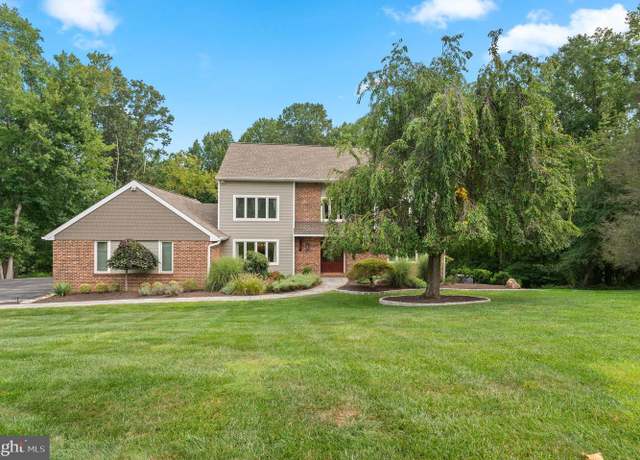 Property at 250 Highview Ln, Media, PA 19063, 5 beds, 3.5 baths