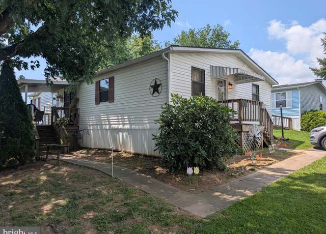Property at 203 Greyfield Dr, Lancaster, PA 17603, 3 beds, 2 baths