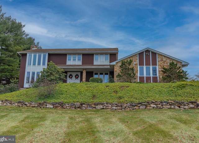 Property at 5696 Blue Grass Trl, Coopersburg, PA 18036, 4 beds, 2.5 baths