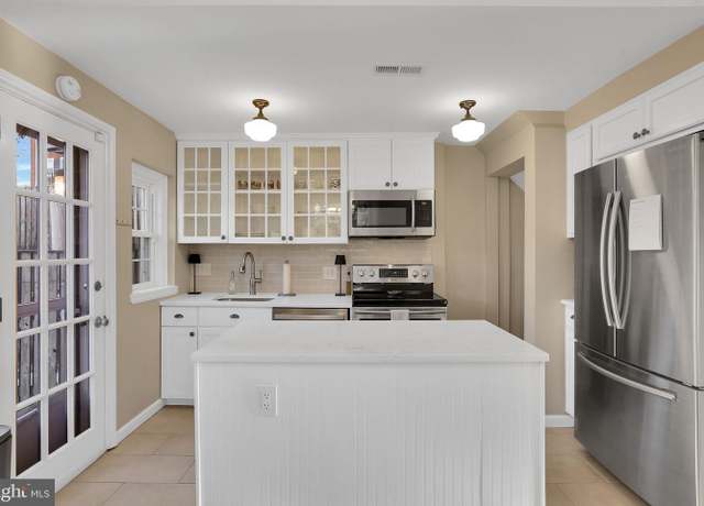 Property at 2830 S Columbus St, Arlington, VA 22206, 2 beds, 2 baths