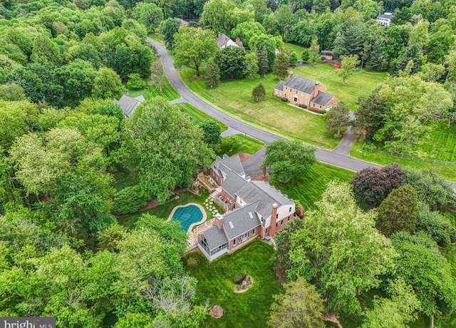 Property at 706 Crown Meadow Dr, Great Falls, VA 22066, 5 beds, 4.5 baths