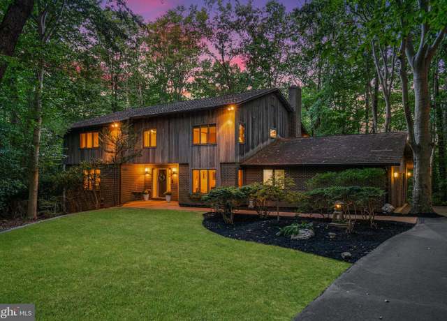 Property at 8000 Woodland Hills Ln, Fairfax Station, VA 22039, 5 beds, 3.5 baths