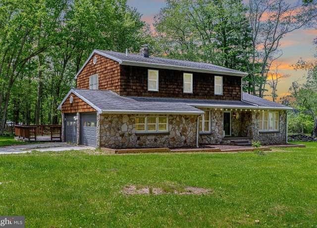 Property at 609 Southern Pines Dr, Oakland, MD 21550, 4 beds, 2.5 baths