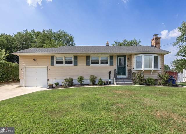 Property at 215 N Garden Blvd, Beverly, NJ 08010, 3 beds, 1 bath