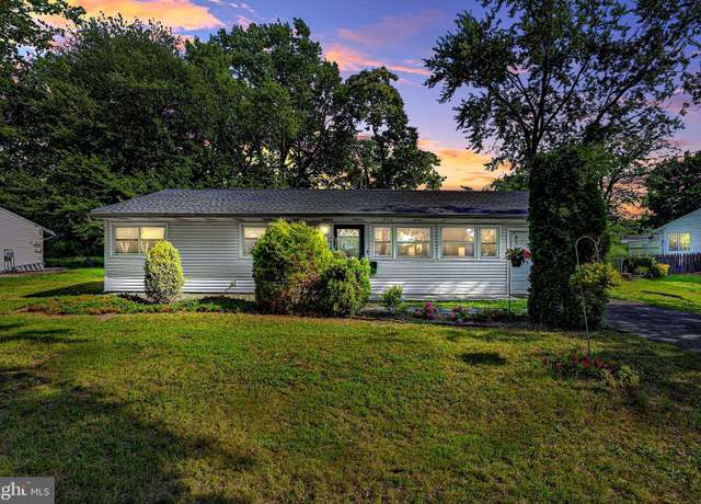Property at 12 Joline Rd, Kendall Park, NJ 08824, 3 beds, 1.5 baths