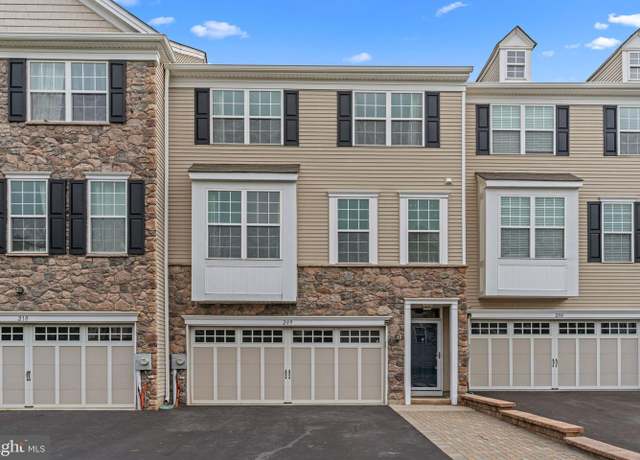Property at 209 Chestnut Ct, Langhorne, PA 19047, 3 beds, 2.5 baths