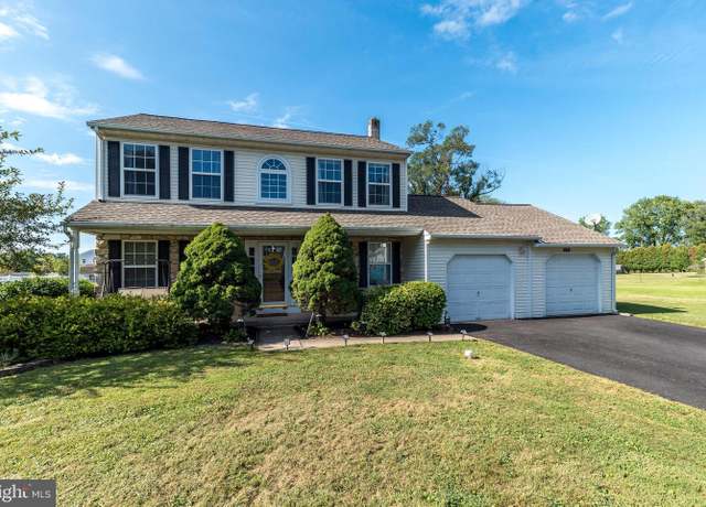 Property at 215 Hibiscus Dr, Chalfont, PA 18914, 3 beds, 2.5 baths