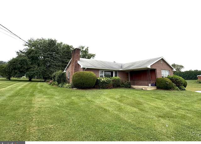 Property at 1546 E College Ave, Bellefonte, PA 16823, 3 beds, 1.5 baths
