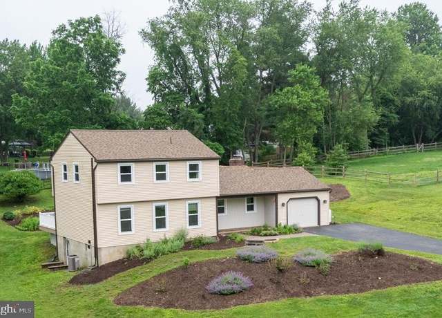 Property at 1515 Fox Run Dr, Coatesville, PA 19320, 4 beds, 3.5 baths