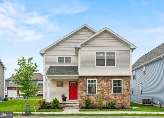 Property at 33 Coastal Ave, Ephrata, PA 17522, 3 beds, 2.5 baths