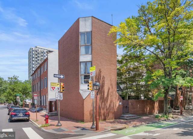 Property at 639 Pine St, Philadelphia, PA 19106, 3 beds, 3.5 baths