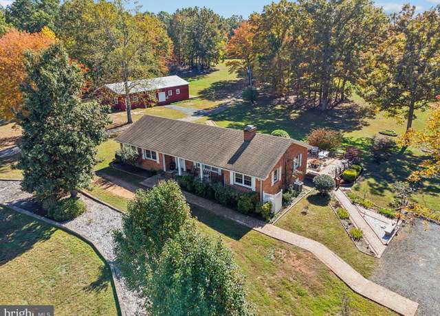 Property at 1125 James River Rd, Scottsville, VA 24590, 4 beds, 2 baths