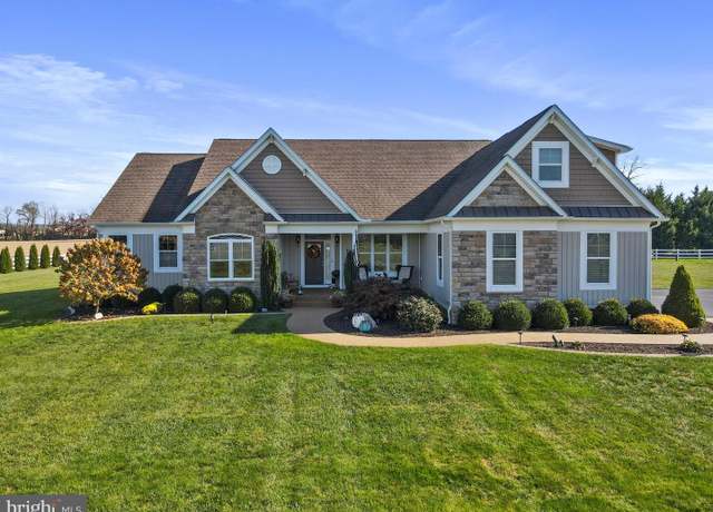 Property at 158 Statice Dr, Hedgesville, WV 25427, 4 beds, 3 baths