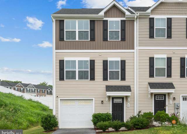 Property at 60 Norcross Ct, Martinsburg, WV 25403, 3 beds, 2.5 baths