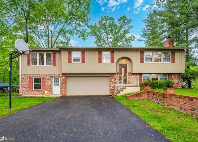 Property at 18222 Candlewood Ln, Hagerstown, MD 21740, 4 beds, 3.5 baths