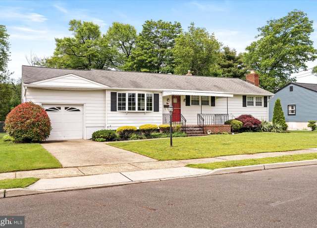 Property at 10 Whitman Rd, Hamilton, NJ 08619, 4 beds, 2 baths