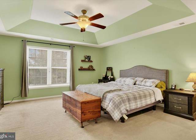 Property at 303 Brook Meadow Dr, Mechanicsburg, PA 17050, 3 beds, 2.5 baths