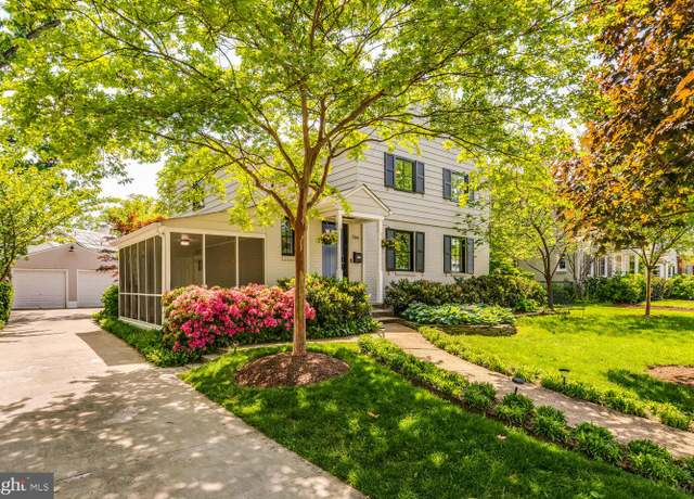 Property at 704 Grand View Dr, Alexandria, VA 22305, 3 beds, 2.5 baths