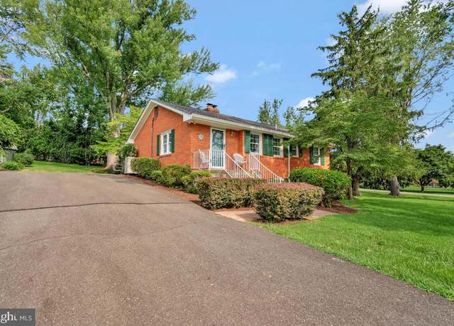Property at 6430 Cannon Dr, Warrenton, VA 20187, 4 beds, 3 baths