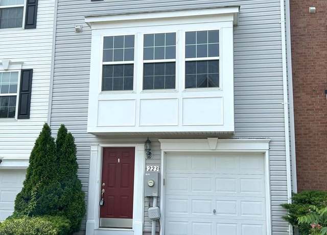Property at 223 Monticello Sq, Winchester, VA 22602, 3 beds, 2.5 baths