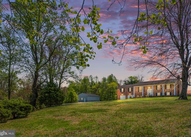 Property at 28 Henry Sealar Ln, Fredericksburg, VA 22405, 5 beds, 3 baths