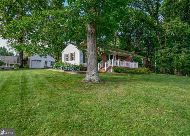 Property at 199 Sanford Dr, Fredericksburg, VA 22406, 3 beds, 2 baths