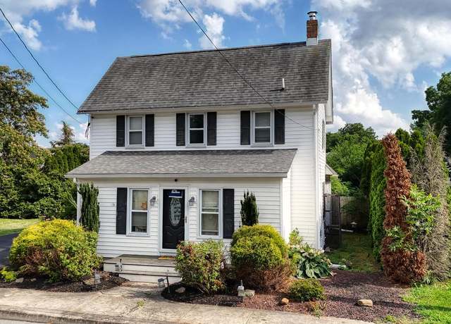 Property at 11 High St, Harrington, DE 19952, 3 beds, 2.5 baths