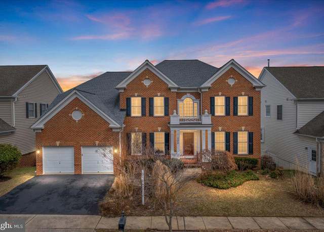 Property at 102 Deep Trail Ln, Rockville, MD 20850, 6 beds, 4.5 baths