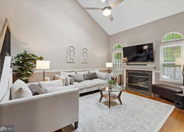 Property at 52 Kettlebrook Dr, Mount Laurel, NJ 08054, 3 beds, 2.5 baths