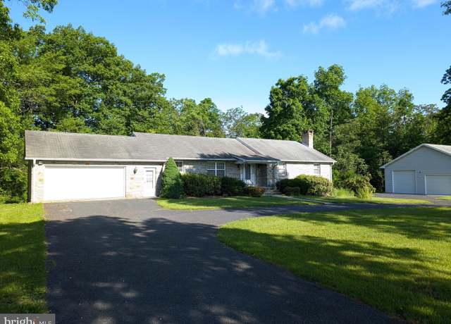 Property at 380 Belmont Rd, Gettysburg, PA 17325, 4 beds, 3.5 baths