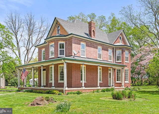 Property at 369 Mountain Rd, Boiling Springs, PA 17007, 4 beds, 2 baths