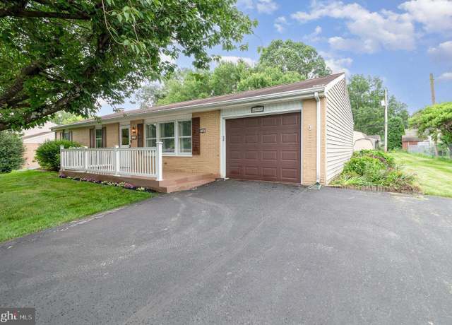 Property at 119 Holly Dr, Mechanicsburg, PA 17055, 3 beds, 2 baths