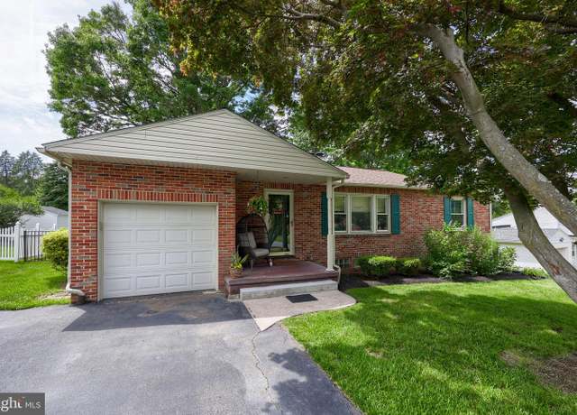 Property at 536 Wellington Dr, York, PA 17402, 2 beds, 2 baths