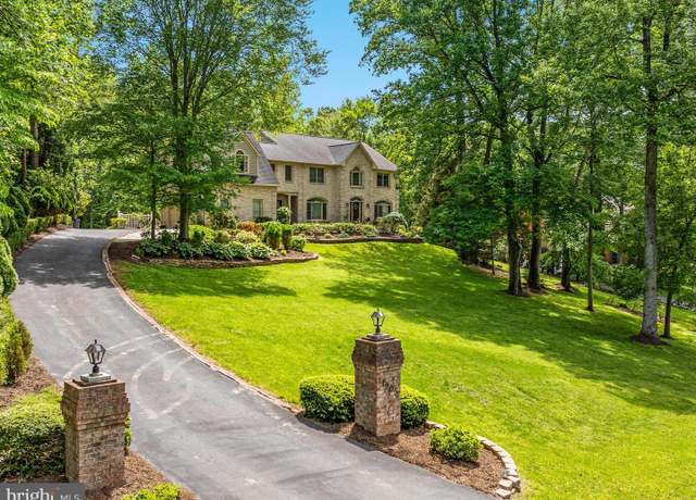 Property at 11905 Henderson Ct, Clifton, VA 20124, 5 beds, 4.5 baths