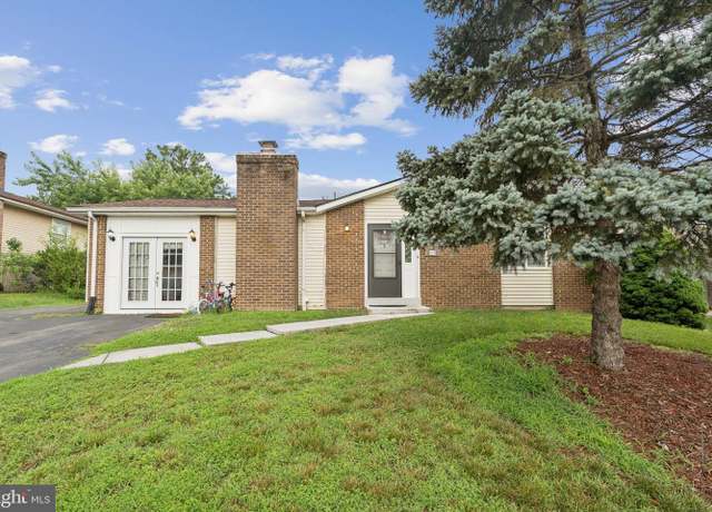 Property at 805 N York Rd, Sterling, VA 20164, 5 beds, 3.5 baths